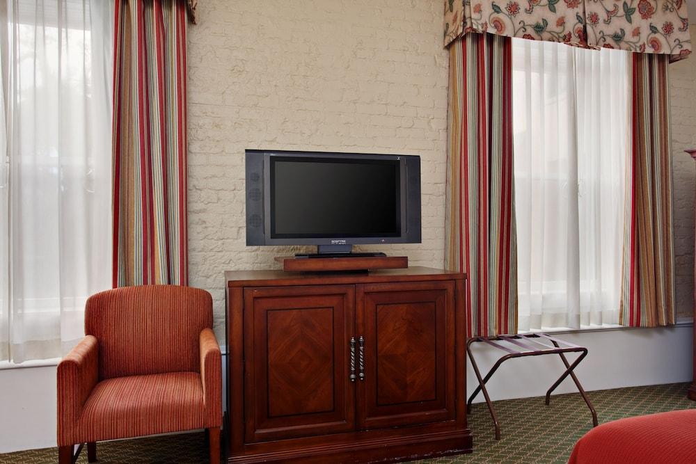 Hotel Virginia Santa Barbara, Tapestry Collection By Hilton Eksteriør bilde